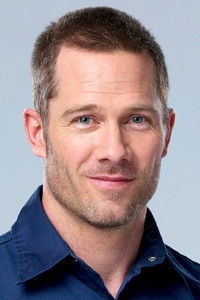 الممثل Luke Macfarlane