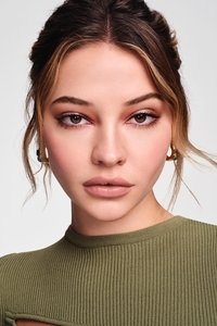 الممثل Madelyn Cline