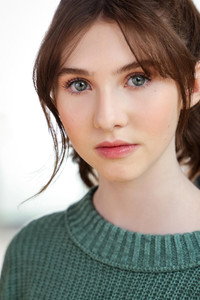 الممثل Madelyn Grace