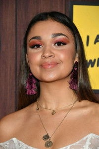 الممثل Madison Bailey