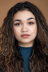 الممثل Madison Bailey