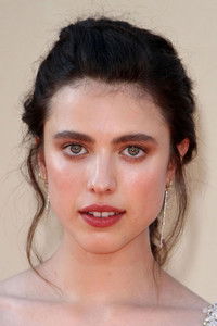 الممثل Margaret Qualley
