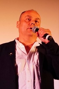 المخرج Mark Burton