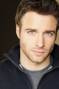 الممثل Mark Famiglietti