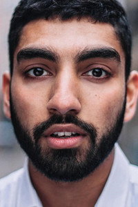 الممثل Mawaan Rizwan