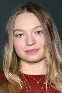 الممثل Mia Threapleton