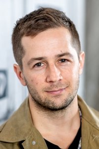 الممثل Michael Angarano