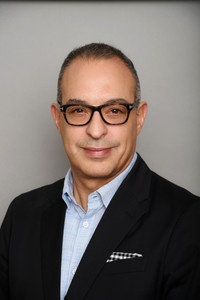 المخرج Michael Tolajian