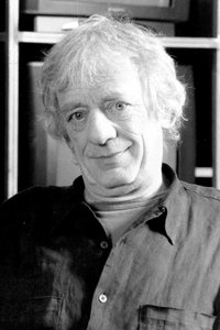 الممثل Mick Lally