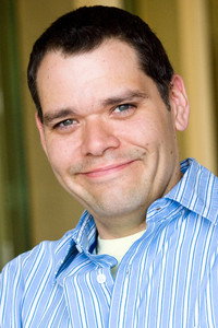 الممثل Mick Wingert