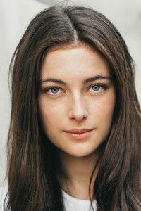 الممثل Millie Brady