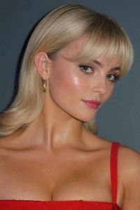 الممثل Millie Gibson