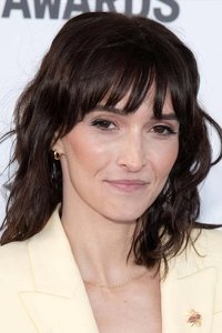 المخرج Mimi Cave