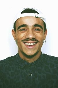 الممثل Mister V