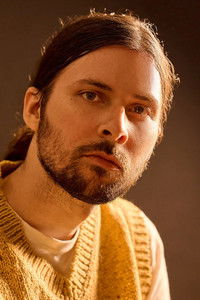 الممثل Mitch Rowland