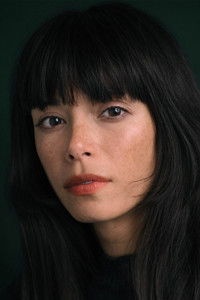 الممثل Mitzi Akaha