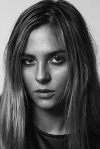 المخرج Mitzi Peirone