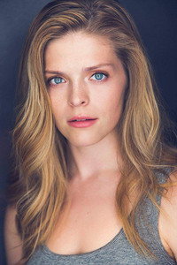الممثل Molly Griggs