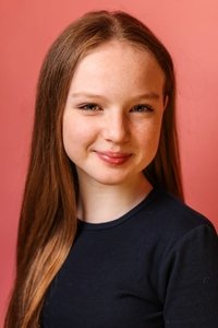 الممثل Molly McCann