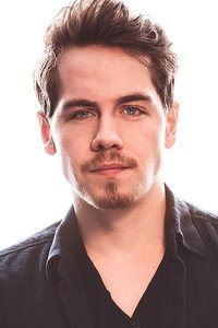 الممثل Munro Chambers