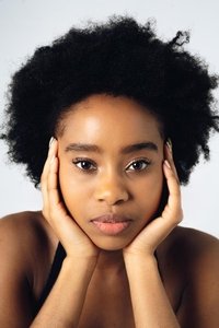 الممثل N'kone Mametja