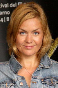 الممثل Nína Dögg Filippusdóttir