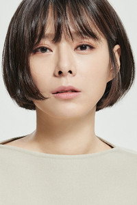 الممثل Na-Mi Kim