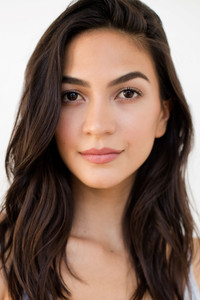 الممثل Natalee Linez