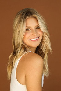 الممثل Natalie Sharp