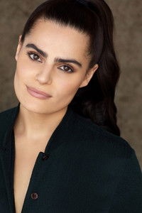 الممثل Nava Mau