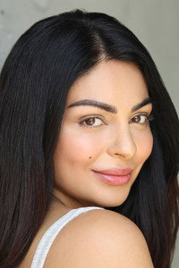 الممثل Neeru Bajwa