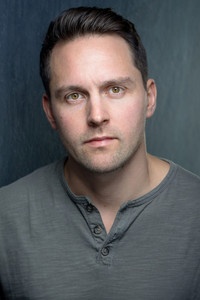 الممثل Neil Linpow