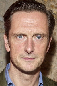 الممثل Nicholas Gleaves