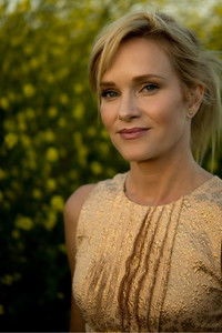 الممثل Nicholle Tom