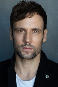 الممثل Nick Blood
