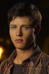 الممثل Nick Eversman