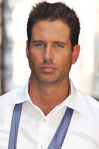 الممثل Nick Loren