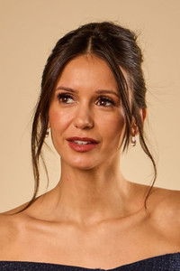 الممثل Nina Dobrev