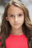 الممثل Nita-Josée Hanna