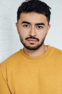 الممثل Noorin Gulamgaus