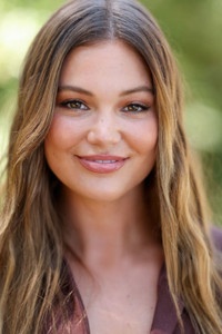 الممثل Olivia Holt