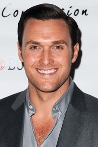 الممثل Owain Yeoman