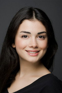 الممثل Ozge Yagiz