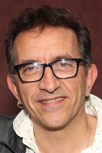 المخرج Paul Crowder