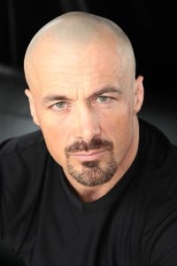 الممثل Paul Lazenby