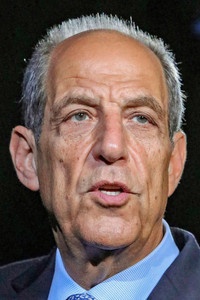 الممثل Paul Mones