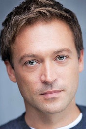 الممثل Paul Nicholls