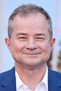 المخرج Paul William Davies