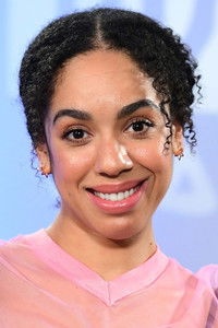 الممثل Pearl Mackie