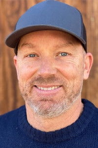 المخرج Peter Mortimer